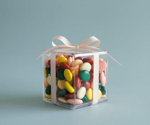 clear-candy-boxes-for-favors.jpg