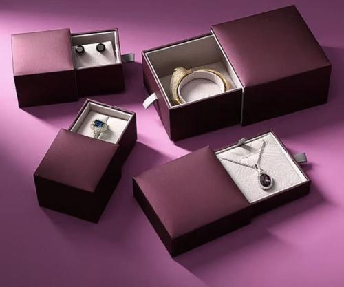 custom-jewelry-display-packaging.jpg